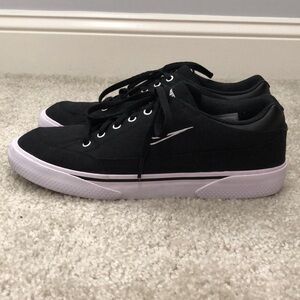 Nike Womens Shoe Size 10.5